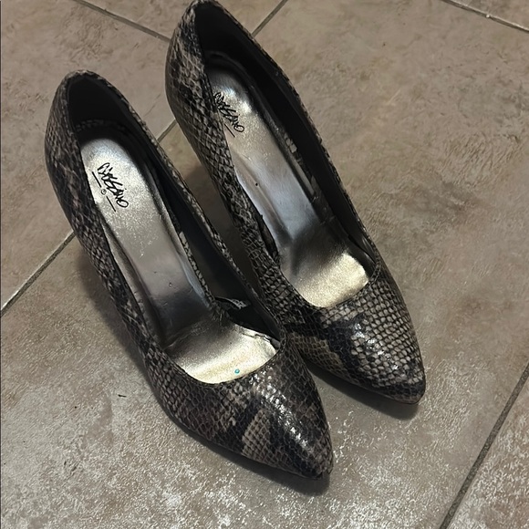 Mossimo Snake Print Black Heels - Picture 10 of 11